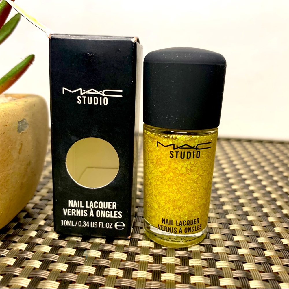Mac Cosmetics Nail in Fashion Fizz